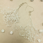 かすみ草のピアス