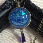 蝶の舞うプラネタリウムペンダント〜蓄光