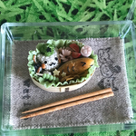 ツッパリネコちゃんと鮭弁当 ミニチュア 送料120円 1/6ミニチュア ブライス ドールハウス  リカちゃん わっぱ弁当 ドール シルバニア