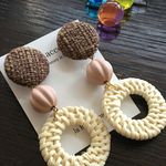 値下げ☆リネンとラタンのくすみピンクボールピアス