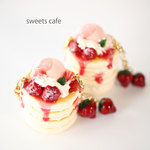 四段アイスベリーパンケーキのバッグチャーム