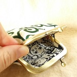 こっそり猫好きながま口(和柄/唐草白)