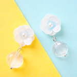 ✿ 小花とドロップガラスの イヤリング ／ ピアス ✿  
