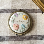 手作り刺繍kit　お花刺繍のコンパクトミラー