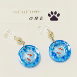 レジン 金魚 薄いブルー イヤリング ピアス
