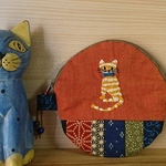 にゃんこ刺繍のまんまるポーチ 送料無料