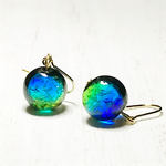 夏 ピアス。  沖縄ホタルガラス（ケラマブルー）のシンプルひと粒ピアス