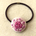 ピンク小花ブーケ刺繍 くるみボタンヘアゴム