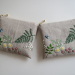 刺繍のフラットポーチ（小さな植物園）