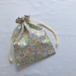 【受注生産品】給食袋・巾着袋　リバティ ベッツィ ライム（紐：クリームイエロー）