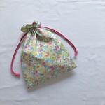 給食袋・巾着袋　リバティ ベッツィ ライム（紐：ローズ）