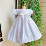 シンプルなワンピース（白）