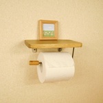 木のぬくもりが感じられるトイレットペーパーホルダー005ダークナチュラル