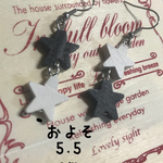 星のモノトーンウッドピアス