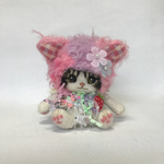 ピンクの猫耳さん(キジ白)