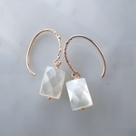 14kgf＊白蝶貝　レクタングルカット　ピアス