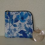 ハーフウォレット    財布   サニタリーケース