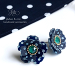 水玉ネイビー flowerピアス～ロイヤルグリーン～