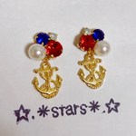イカリチャーム付キラキラかわいいビジューピアス