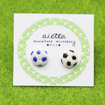 ミニチュアサッカーボールのピアス