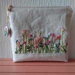 カラフルなボタニカルガーデン刺繍　ポーチ　A