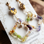 ビオラ×スクエアお花のボタニカルピアス、イヤリング