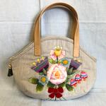 お花の羊毛刺繍のハンドバッグ（２）
