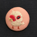 刺繍のブローチ（白文鳥）