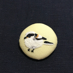 刺繍のブローチ（エナガ）