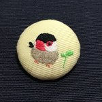 刺繍のブローチ（文鳥）