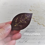 ＊革の葉っぱのブローチ＊ダークブラウン＊焦げ茶色＊シンプル＊