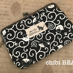 和柄 唐草模様とねこのがま口通帳ポーチ♪(黒)