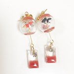 夏を感じて 風鈴ミニチュアピアス イヤリング 赤色金魚