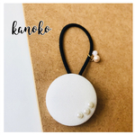 ホワイトとパールのくるみボタンヘアゴム