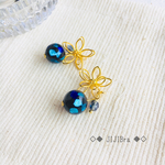 【再販＊ラスト】ホタルとお花のピアス（ブルー）