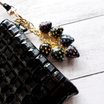 (C×C)ブラック*鈴なりいちごのバッグチャーム(NANASTONE)