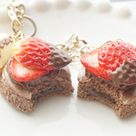 【再販】苺のプチケーキ（チョコ）