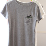 さりげなくパグTシャツ