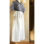 白リネンのワイドパンツ