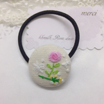  ちくちく 刺繍 薔薇 ピンク  小花 お花 ヘアゴム アクセサリー  くるみ ボタン