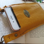 本革★手縫いの「小銭入れ付き携帯・スマホケース」牛革使用