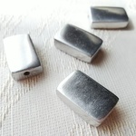 銀色レクタングル(長)　インドビーズ　15X23mm 4個