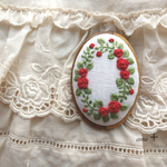 Kさま専用ページ Rose rouge 刺繍ブローチ （木枠）