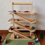 遊べる収納！ミニカー立体駐車場