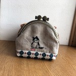 ねこ　刺繍がま口　　お魚口金　　アメちゃんと…。【チャリティ】