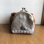 ねこ　刺繍がま口　　ちょうちょさんと…。3　【チャリティ】