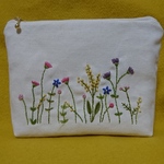 ボタニカル刺繍　ポーチ　