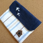 巣箱刺繡のポーチ