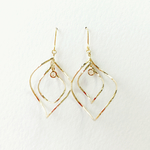 コロラドトパーズの波型ピアス/イヤリング