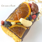 パウンドケーキのバッグチャーム